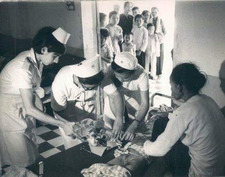 M.A.S.H. : Iranian Nurses Provide Help to Injured Vietnamese (1966)