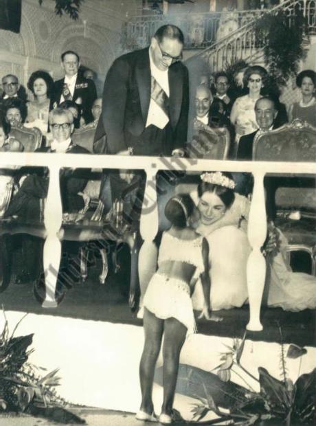 LOLITA: Shahbanou get's a Kiss from a little Brazilian Samba Dancer (1965)