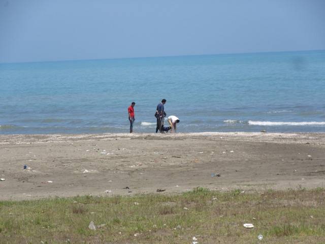 photos of iran beach pollution