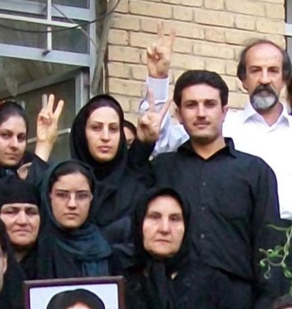 Tehran Students Salute Slain Classmate 