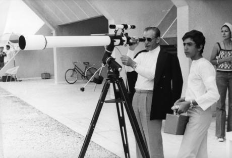 pictory:Shah and Crown Prince try out a Telescope (1976)